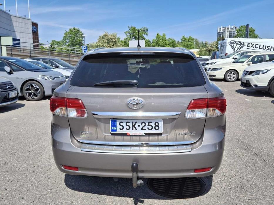 TOYOTA Avensis 2015