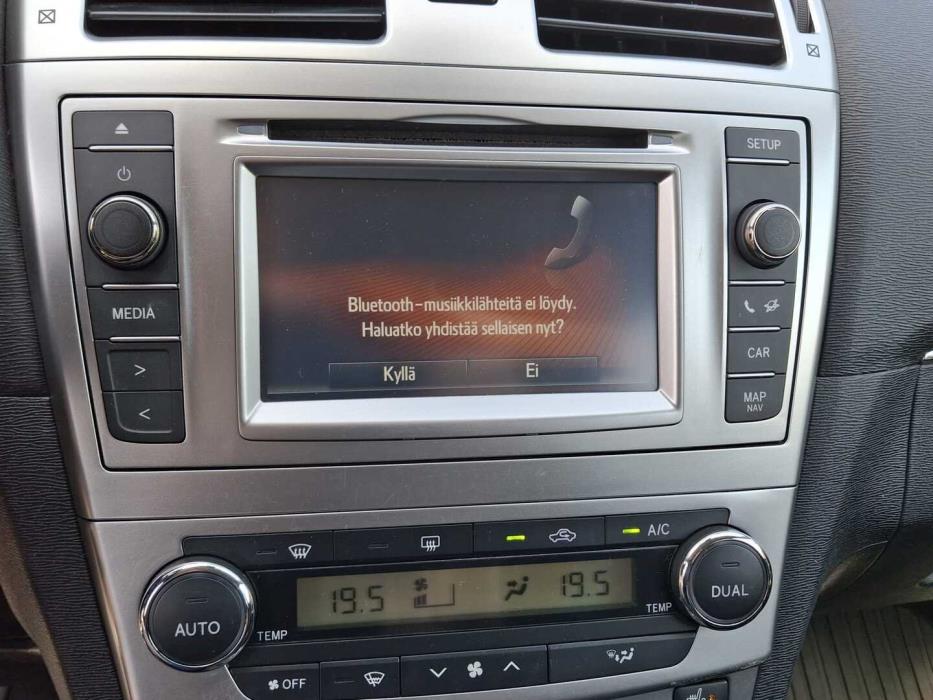 TOYOTA Avensis 2015