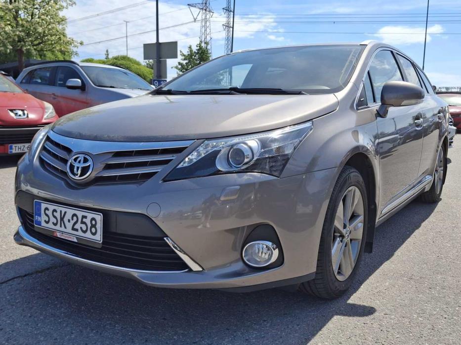 TOYOTA Avensis 2015