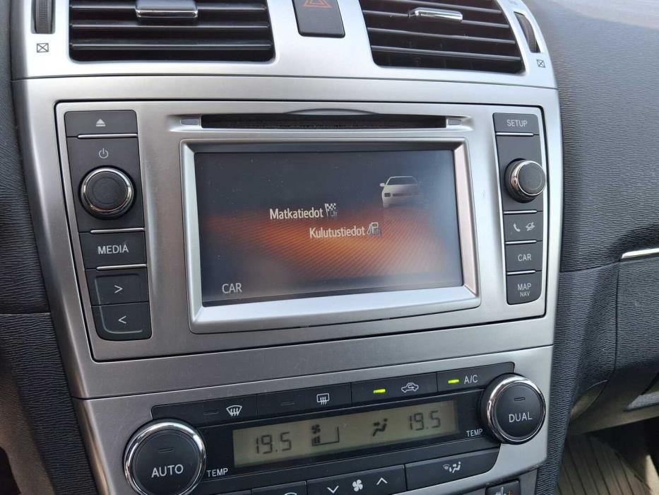 TOYOTA Avensis 2015