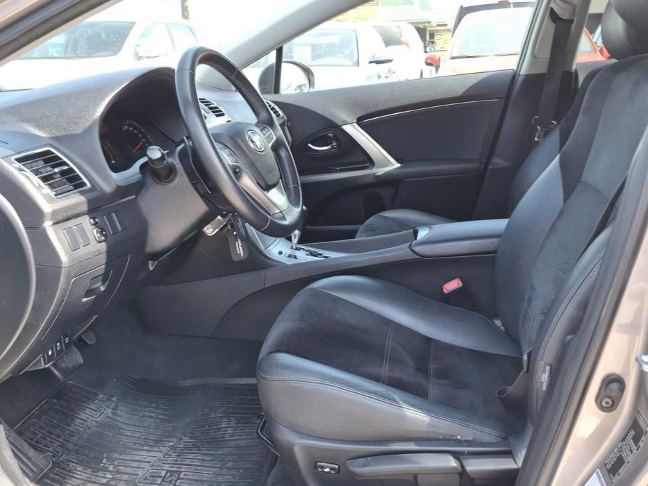 TOYOTA Avensis 2015