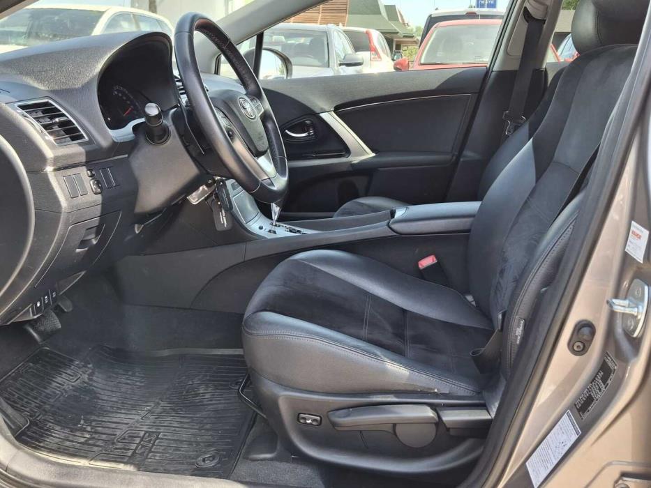 TOYOTA Avensis 2015
