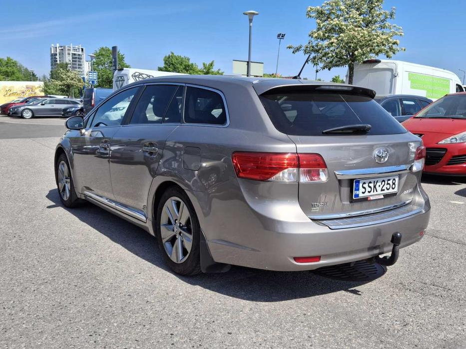 TOYOTA Avensis 2015