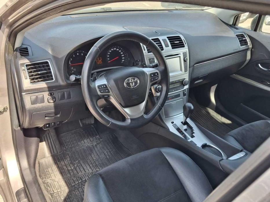 TOYOTA Avensis 2015