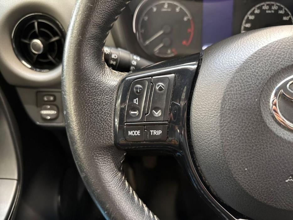 TOYOTA Yaris 2019
