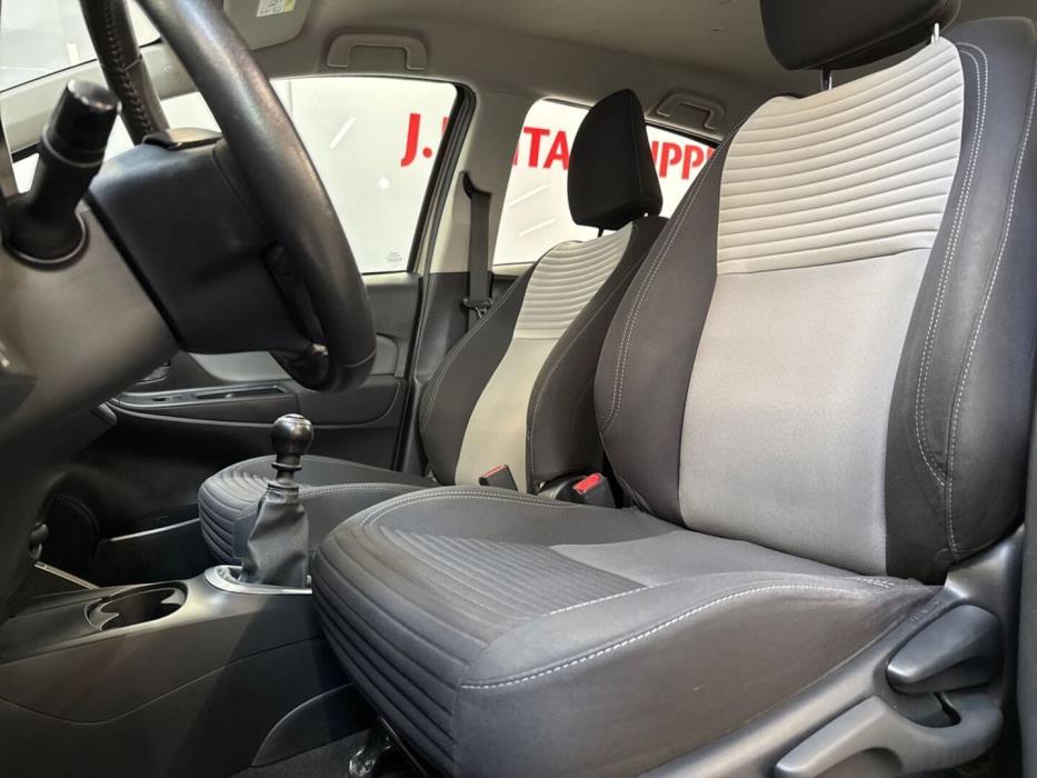 TOYOTA Yaris 2019