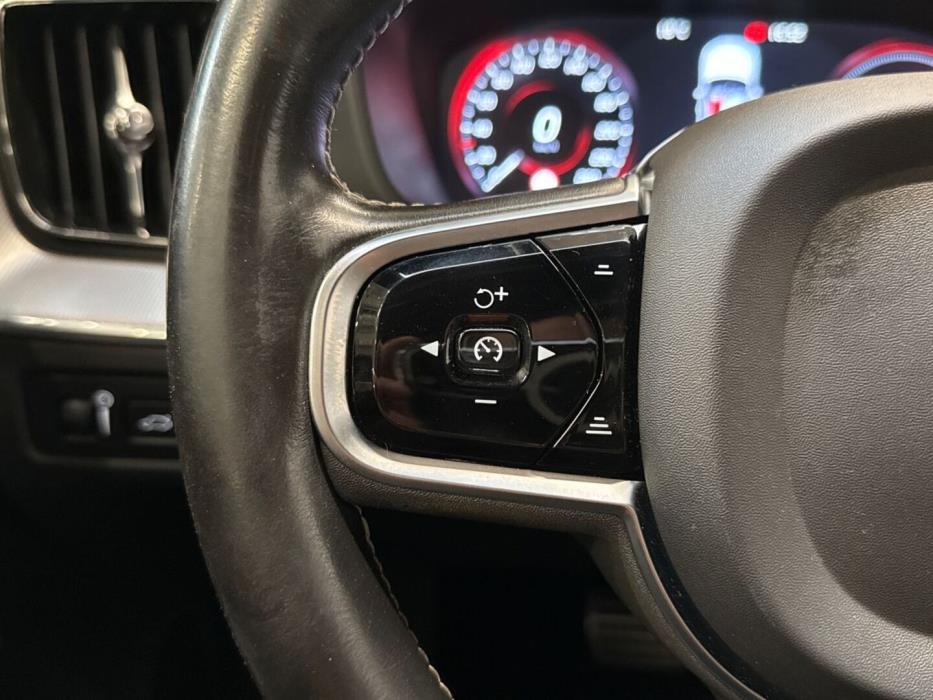 VOLVO XC60 2020