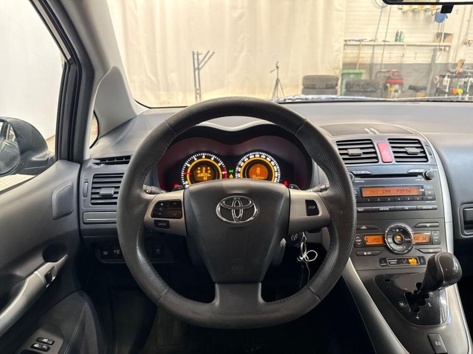 TOYOTA Auris 2010