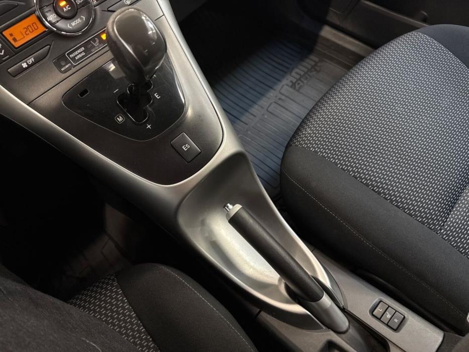 TOYOTA Auris 2010