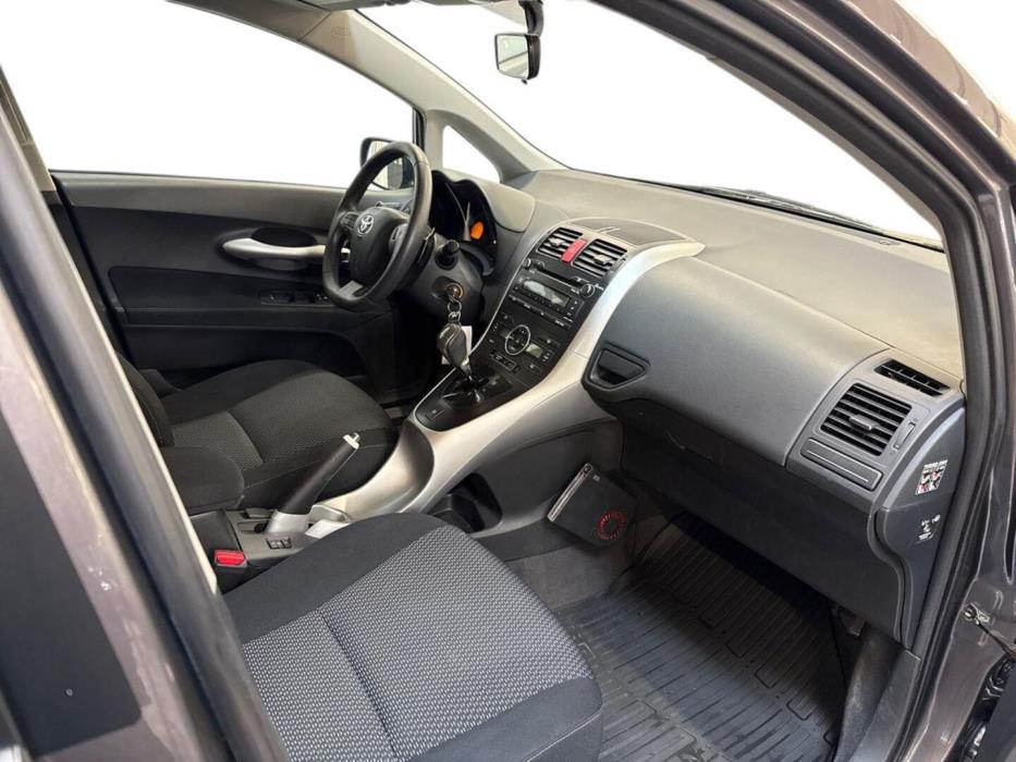 TOYOTA Auris 2010