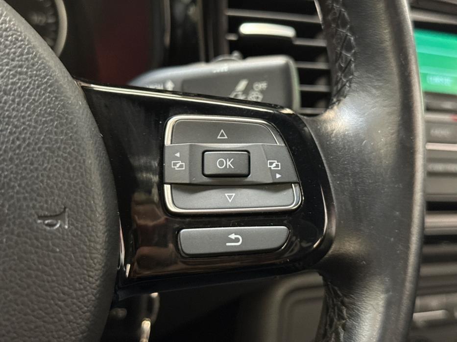 VOLKSWAGEN Beetle 2012