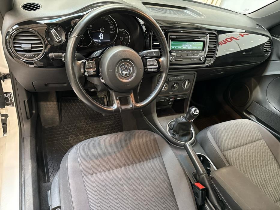 VOLKSWAGEN Beetle 2012