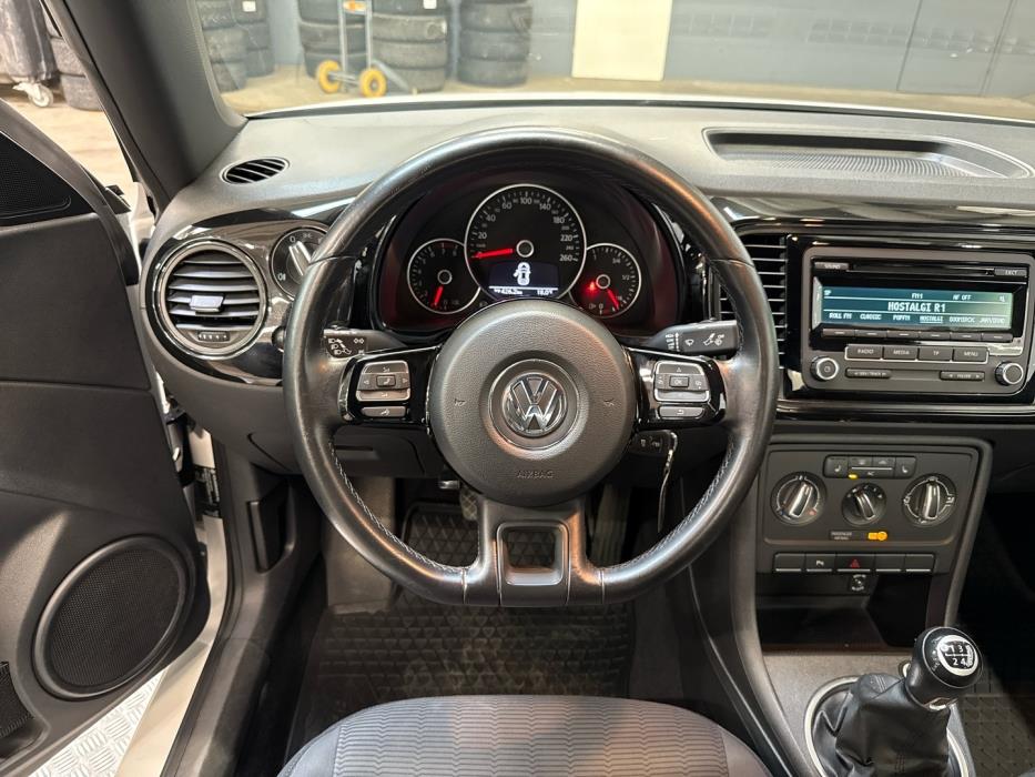 VOLKSWAGEN Beetle 2012