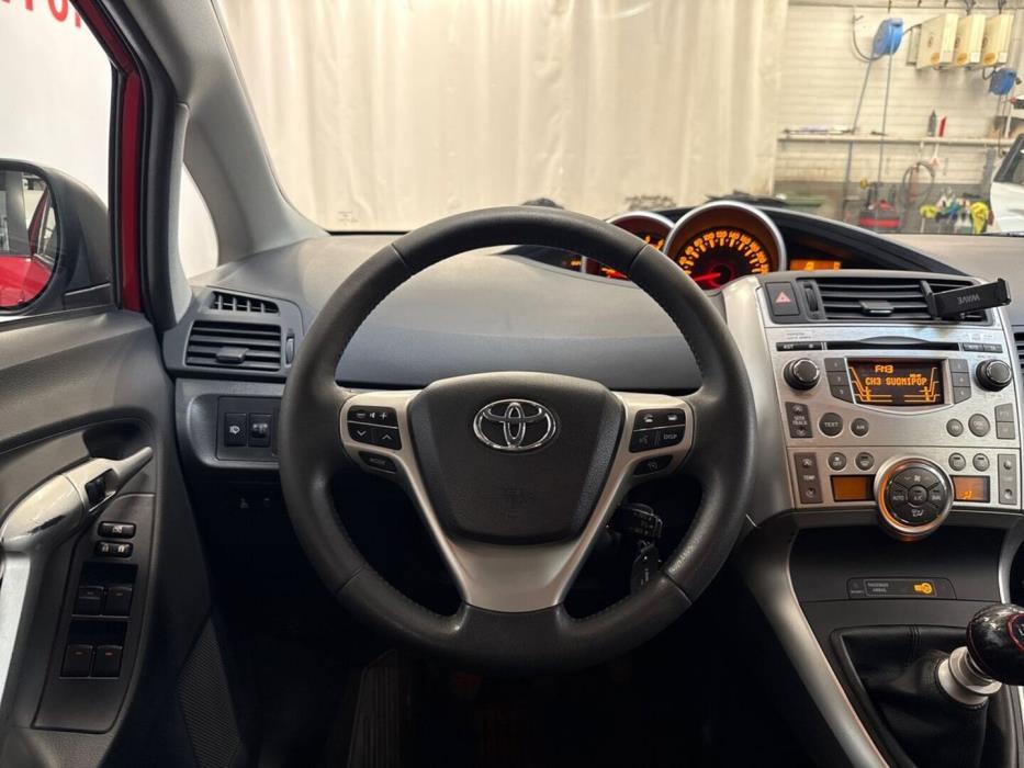 TOYOTA Verso 2012