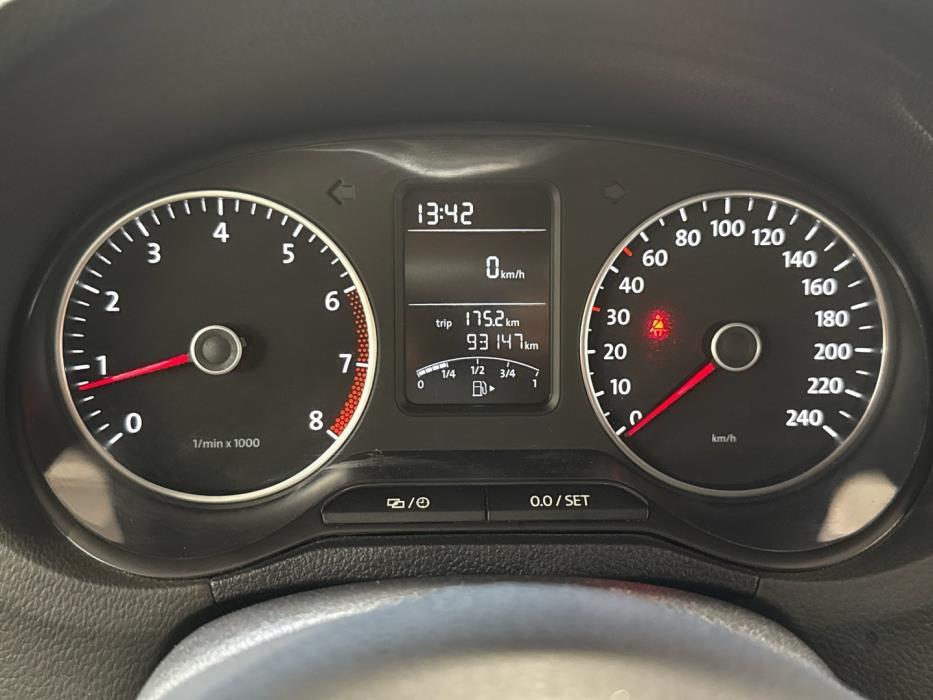 VOLKSWAGEN Polo 2014