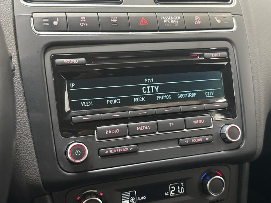 VOLKSWAGEN Polo 2014