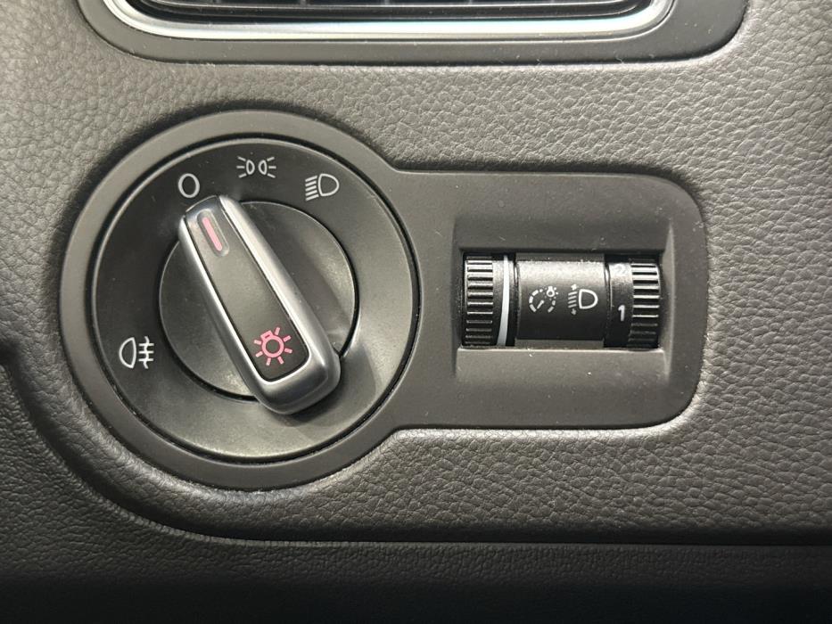 VOLKSWAGEN Polo 2014