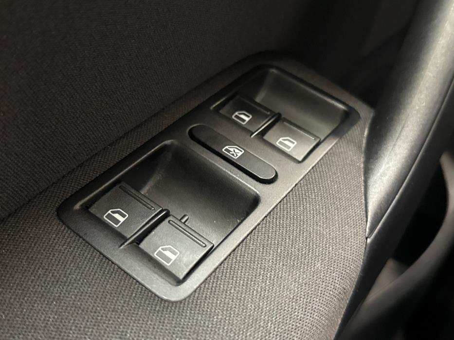 VOLKSWAGEN Polo 2014