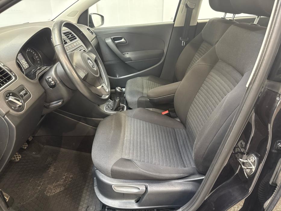 VOLKSWAGEN Polo 2014