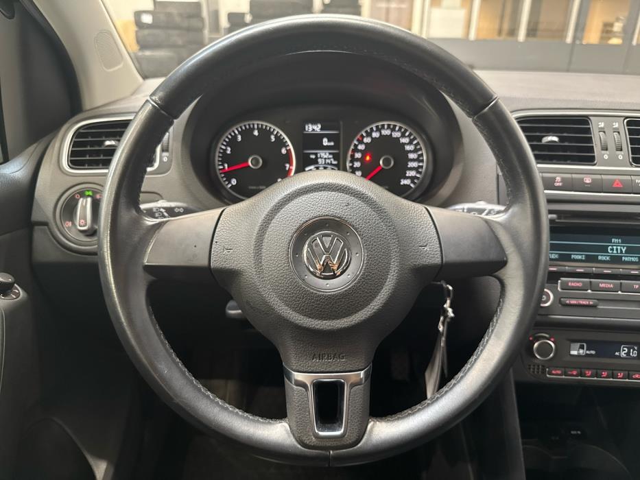 VOLKSWAGEN Polo 2014