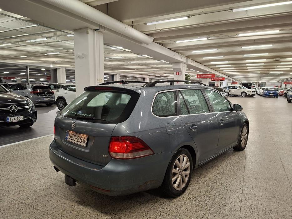 VOLKSWAGEN Golf 2010