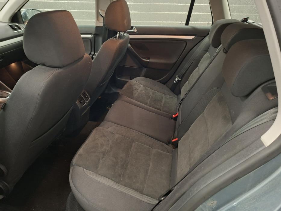 VOLKSWAGEN Golf 2010