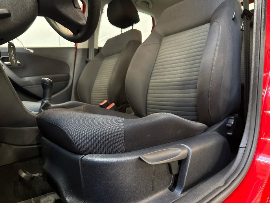 VOLKSWAGEN Polo 2010