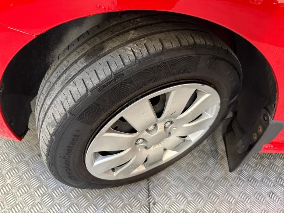 VOLKSWAGEN Polo 2010
