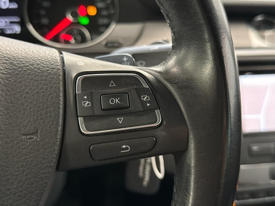 VOLKSWAGEN Passat 2011