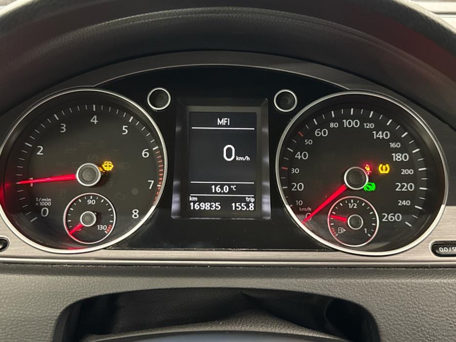 VOLKSWAGEN Passat 2011