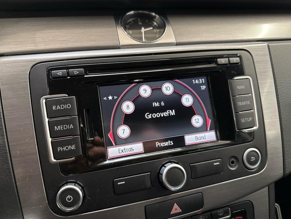 VOLKSWAGEN Passat 2011