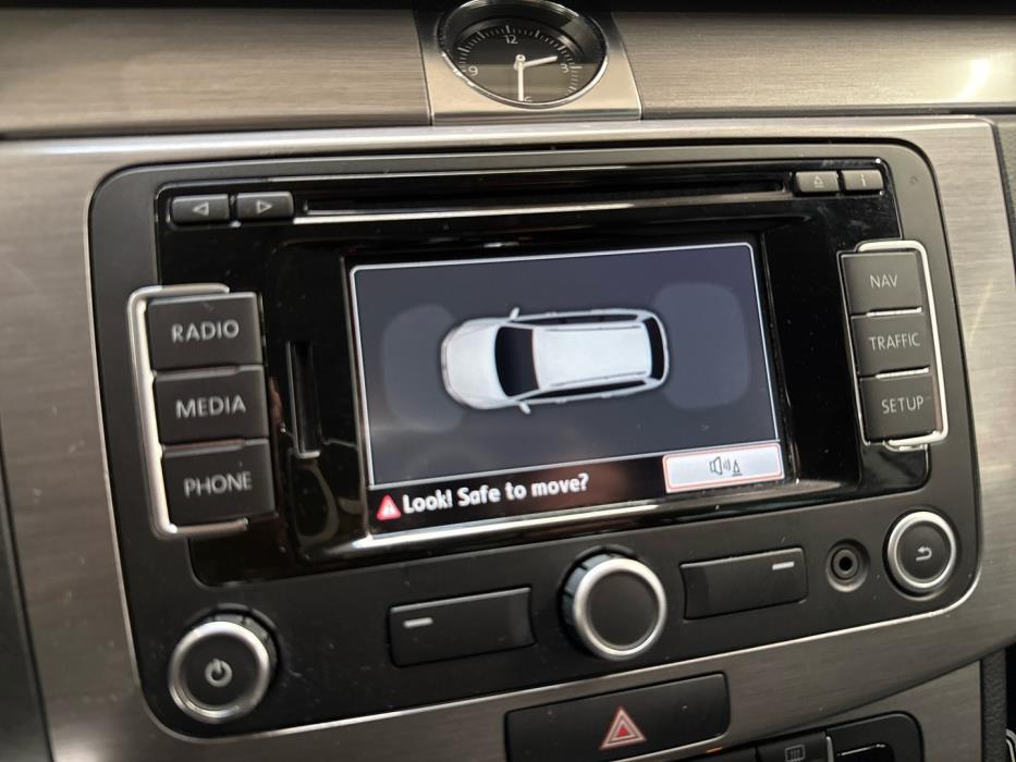 VOLKSWAGEN Passat 2011