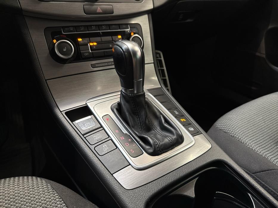 VOLKSWAGEN Passat 2011