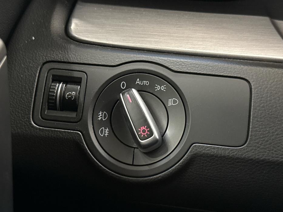 VOLKSWAGEN Passat 2011