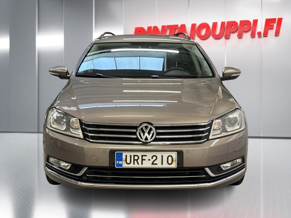 VOLKSWAGEN Passat 2011