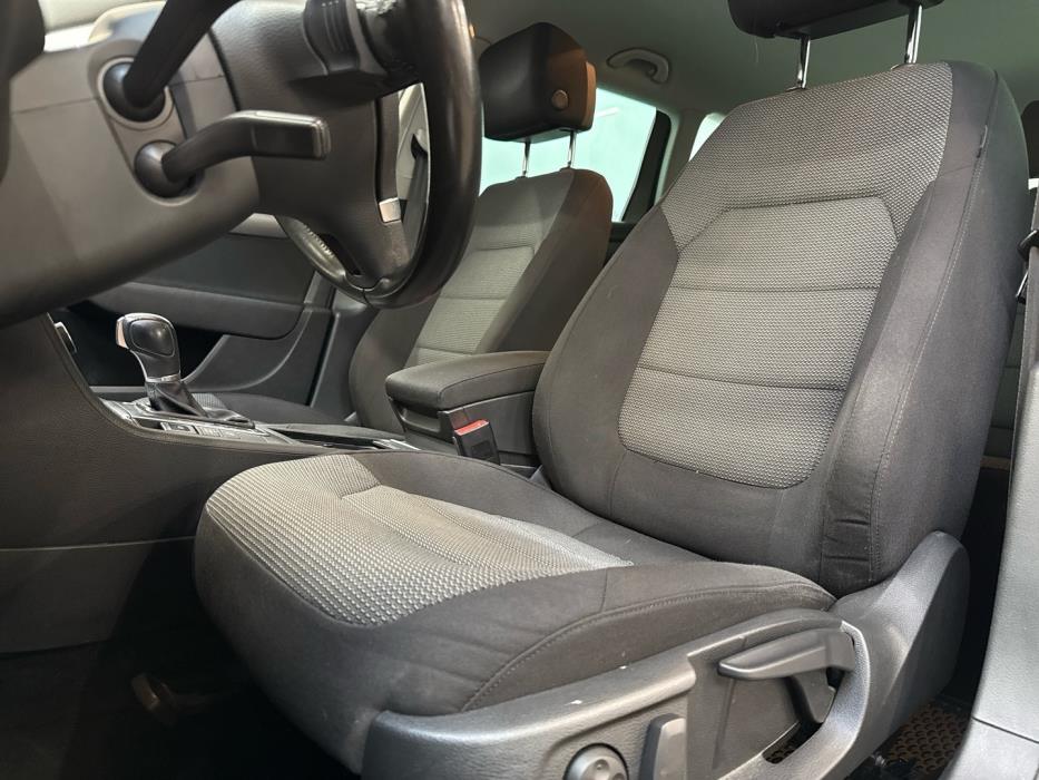 VOLKSWAGEN Passat 2011