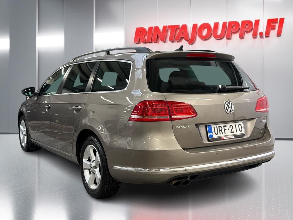 VOLKSWAGEN Passat 2011