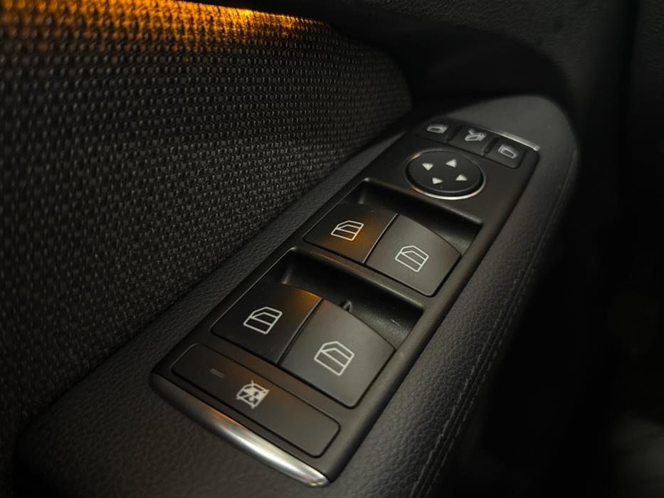 MERCEDES-BENZ E 2013