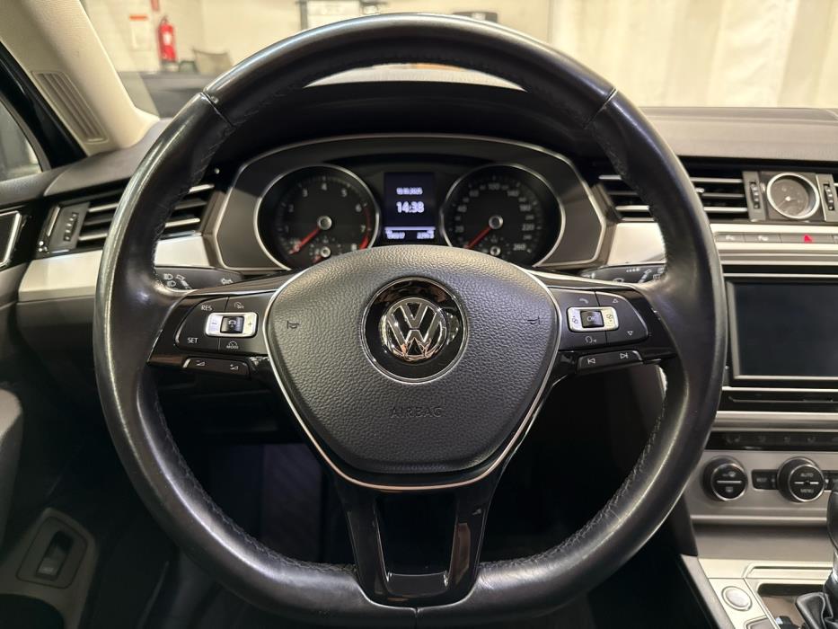 VOLKSWAGEN Passat 2018