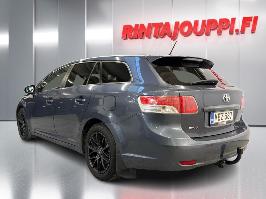 TOYOTA Avensis 2011