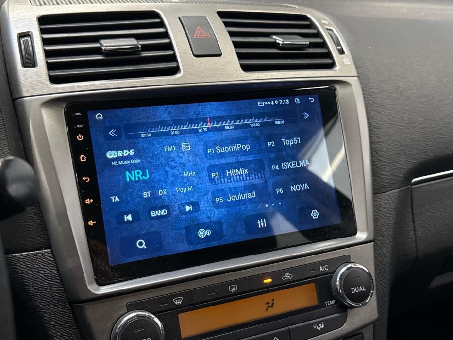 TOYOTA Avensis 2011