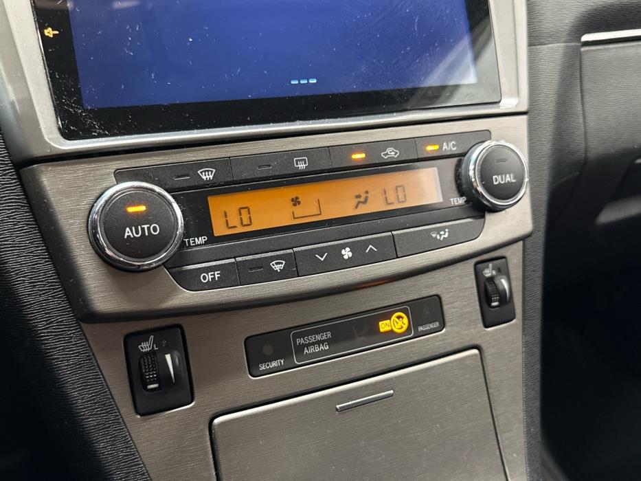 TOYOTA Avensis 2011
