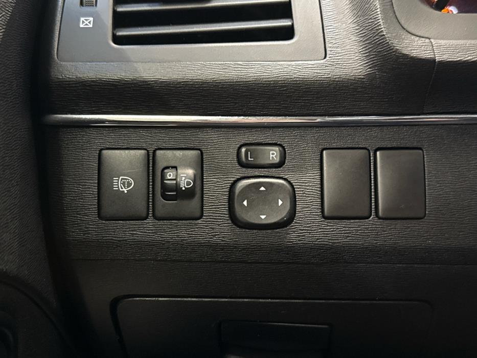 TOYOTA Avensis 2011