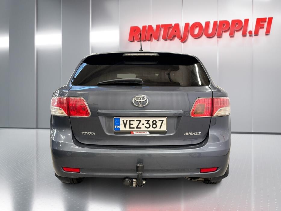 TOYOTA Avensis 2011