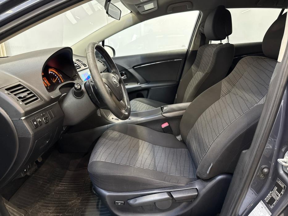TOYOTA Avensis 2011
