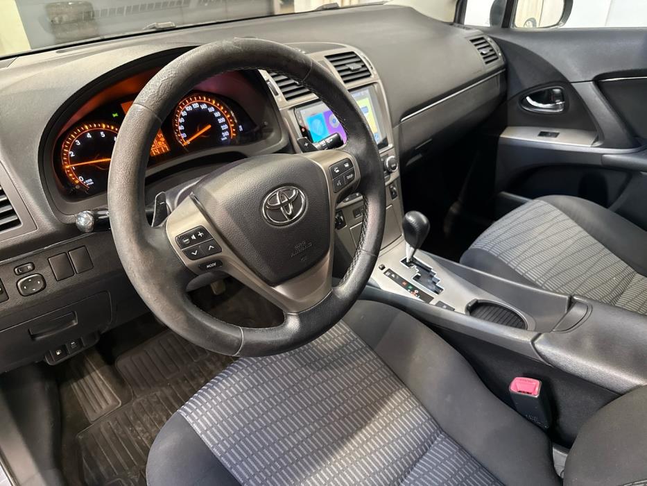 TOYOTA Avensis 2011