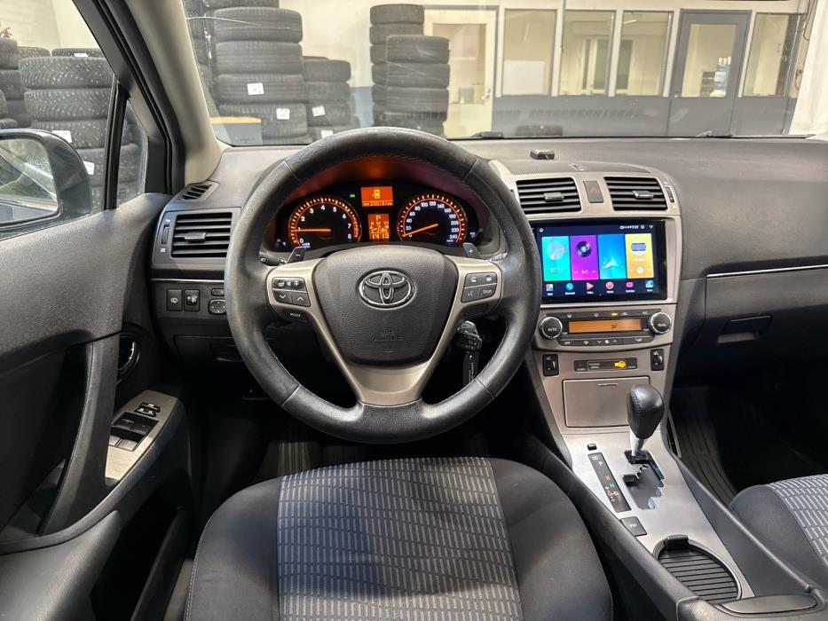 TOYOTA Avensis 2011