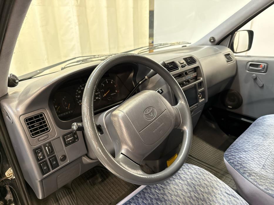 TOYOTA Hiace 2001
