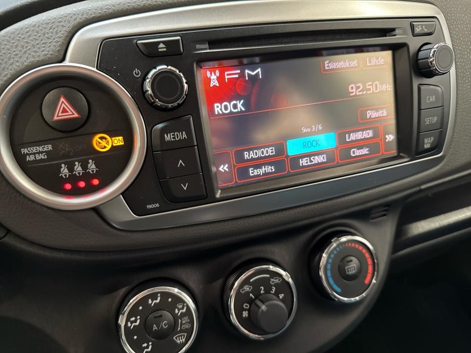 TOYOTA Yaris 2013