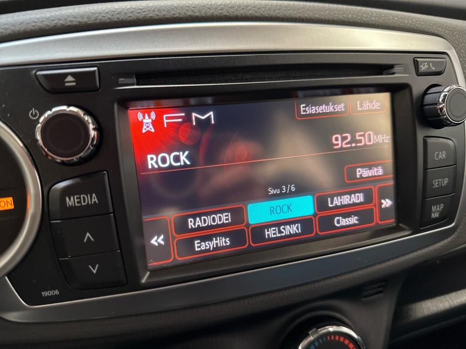 TOYOTA Yaris 2013